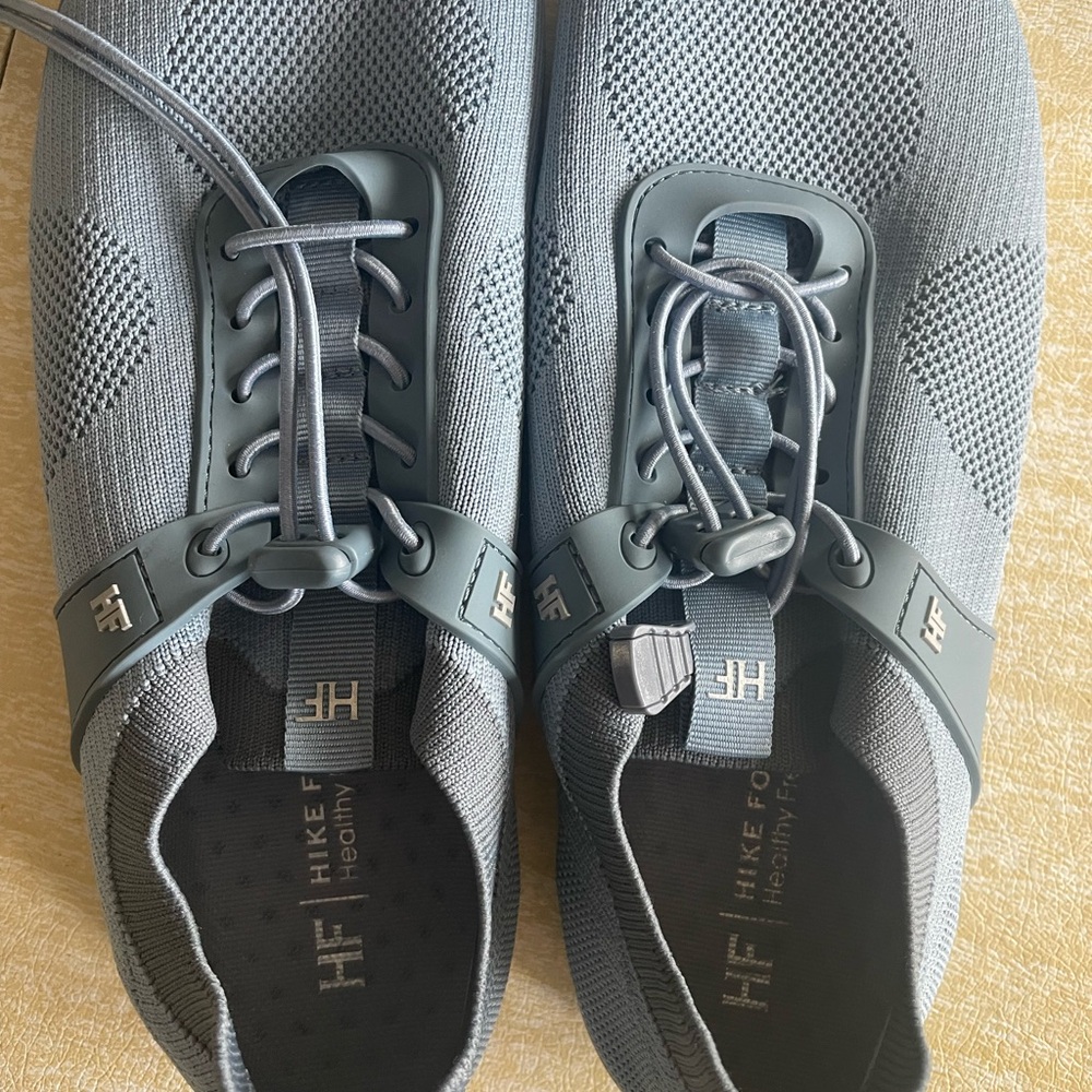 Hf hike footwear size 41 like new!